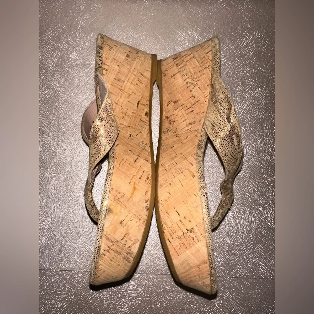 Stuart Weitzman nwot glue